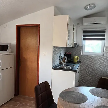 דירה In With Terrace, Air Conditioning, Wi-fi