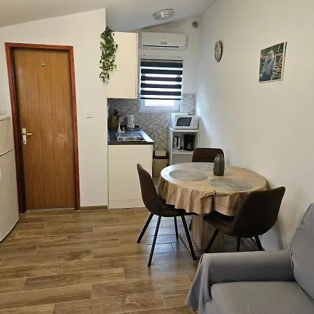 In With Terrace, Air Conditioning, Wi-fi * נין