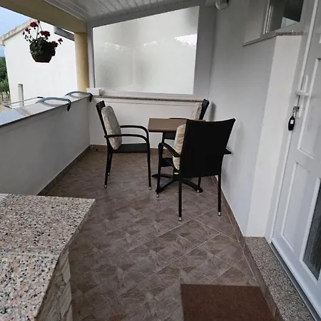 Apartment In With Terrace, Air Conditioning, Wi-fi *
