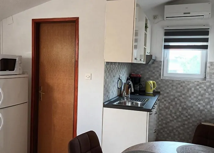 Lägenhet In With Terrace, Air Conditioning, Wi-fi