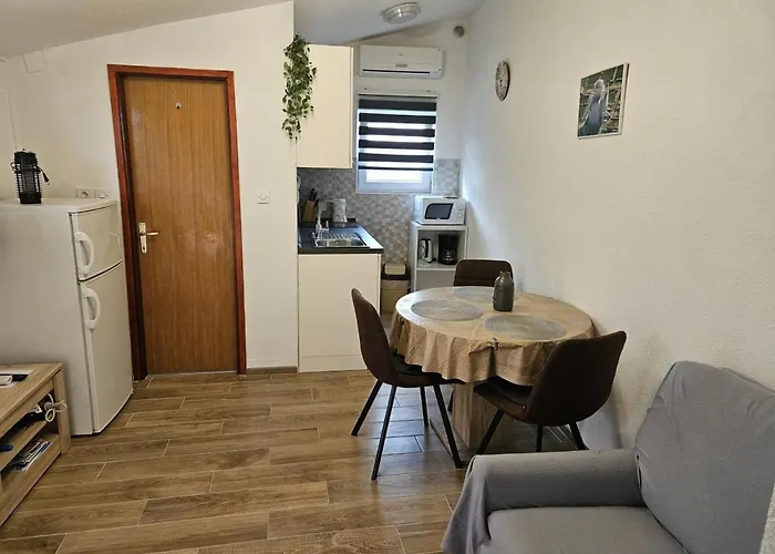 In With Terrace, Air Conditioning, Wi-fi * Nin